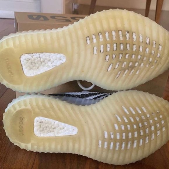 Yeezy Boost 350 V2 Zebra - Picture 4 of 6